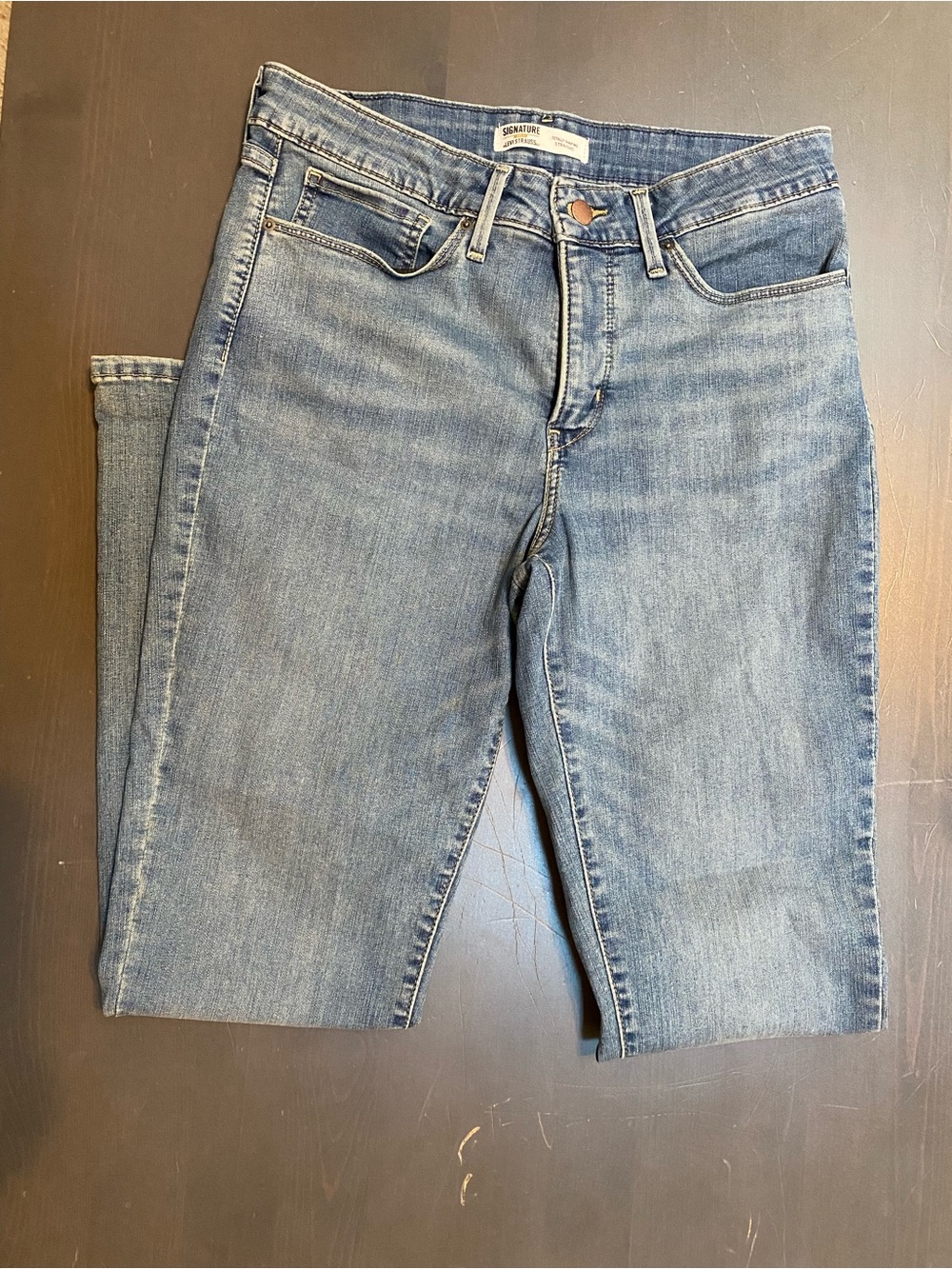 Signature by Levi Strauss Totally Shaping Straight Leg Jeans Medium Wash 10M - Picture 4 of 9